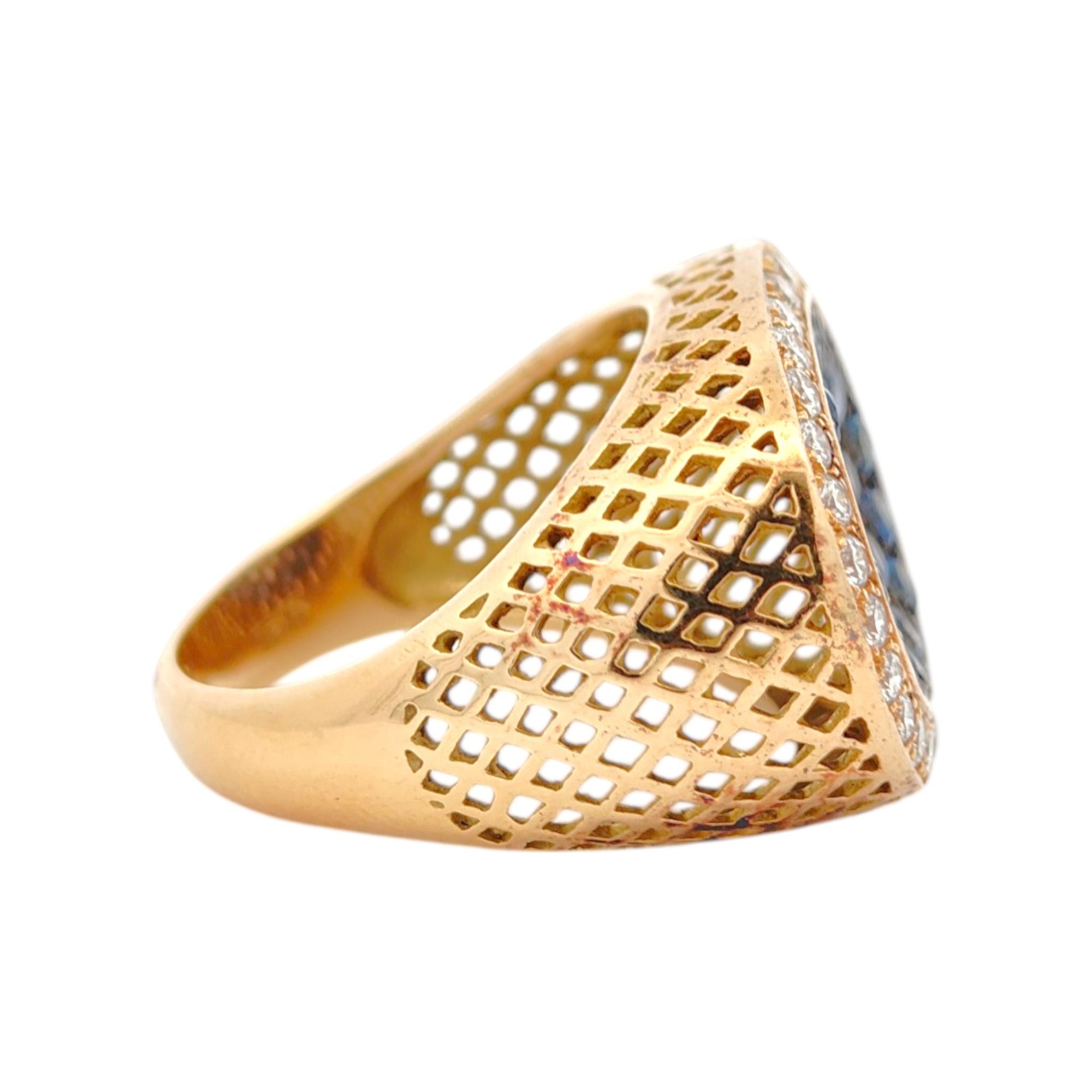 Vintage 18K Oval Sapphire and Diamond Cluster Ring