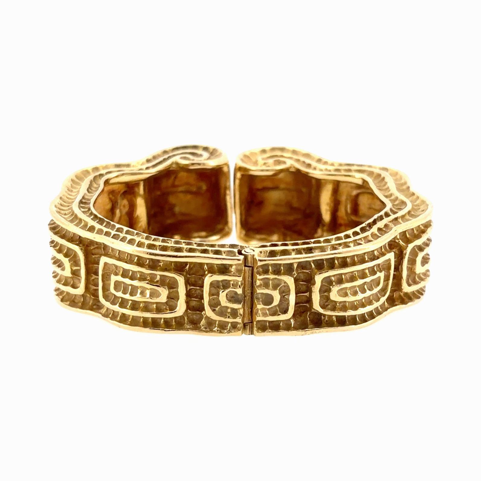 Robert Wander for WINC 18K Sculpted Hinged Bangle Bracelet