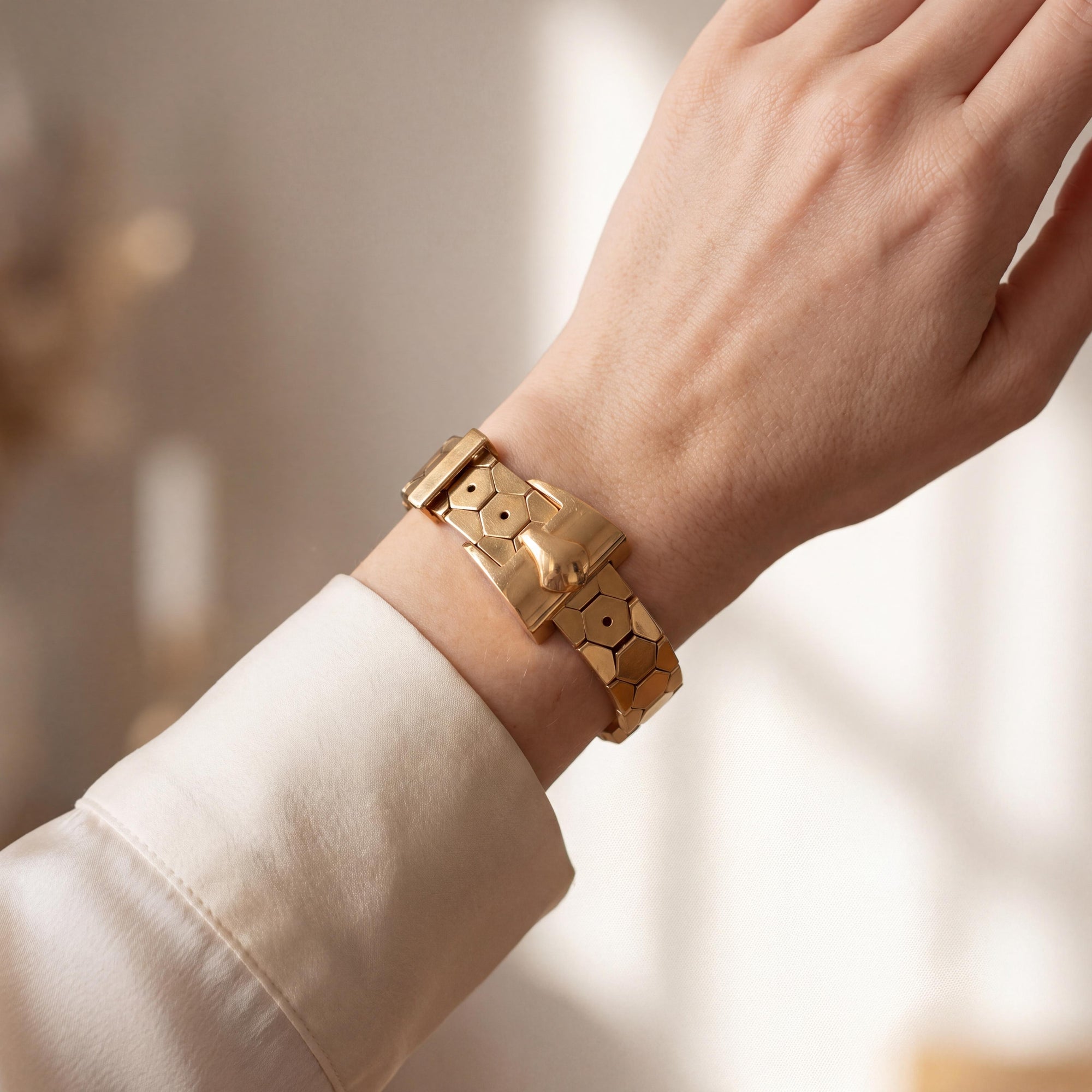 Retro 18K Rose Gold Honey Comb Buckle Bracelet