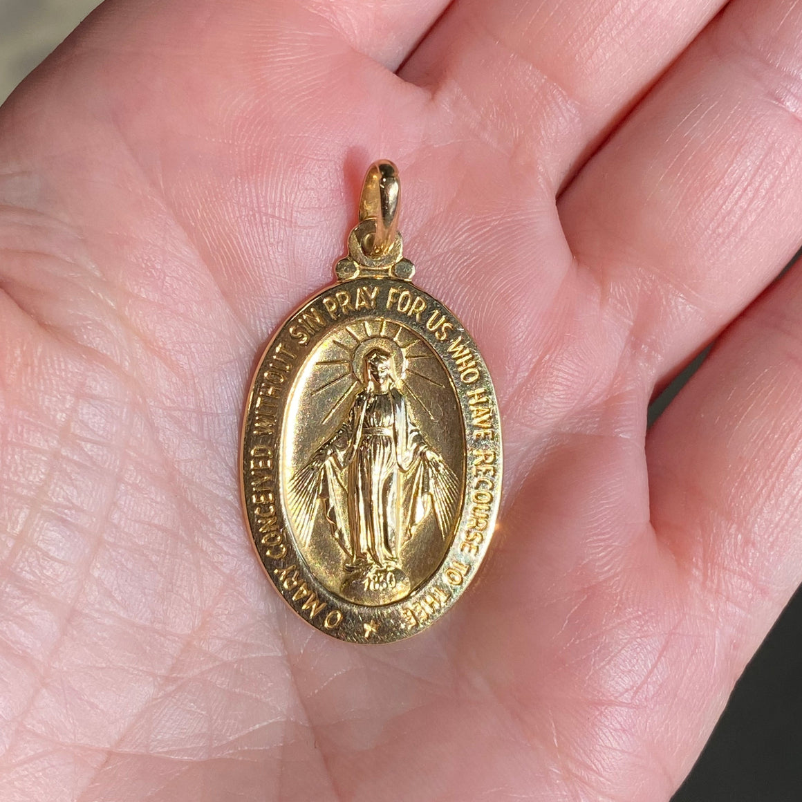 Vintage UNOAERRE 18K Gold Miraculous Medal