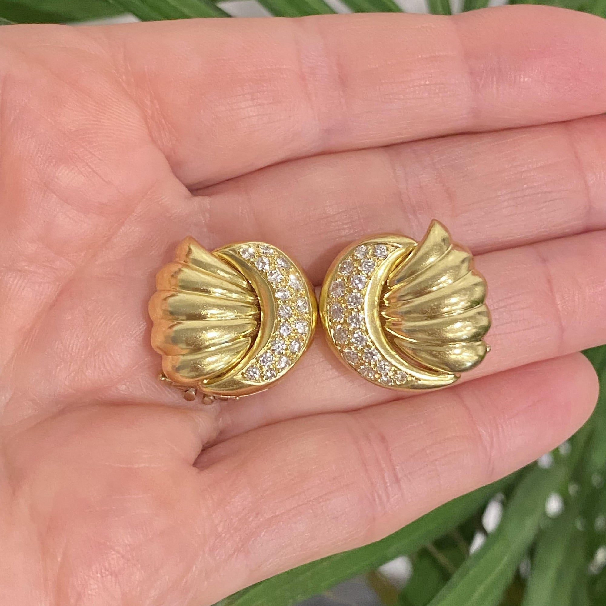 Vintage 18K Gold Scalloped Diamond Earrings