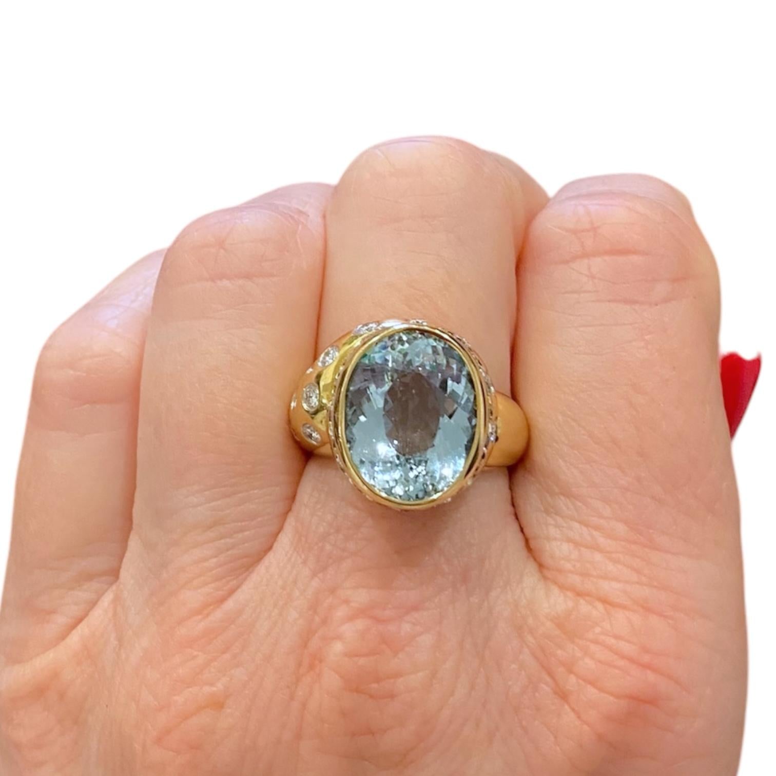 Vintage 18K Gold Aquamarine and Diamond Ring
