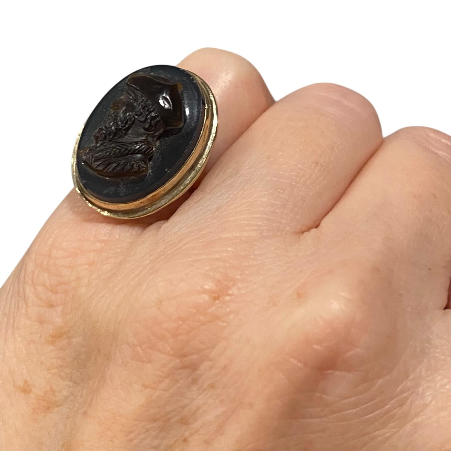 Antique 14K Gold Agate Cameo Ring