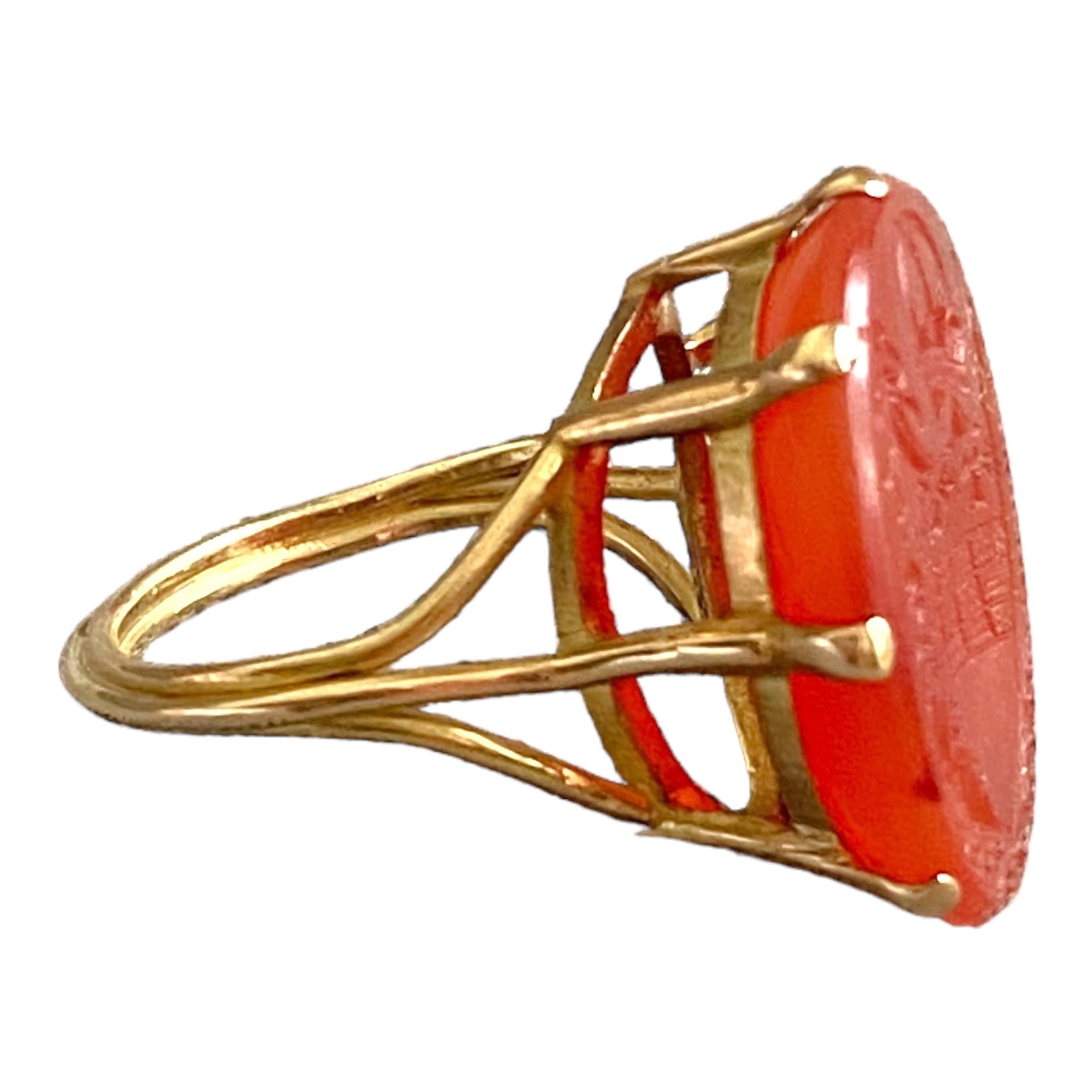 Vintage 18K Carnelian Crest Intaglio Seal Ring