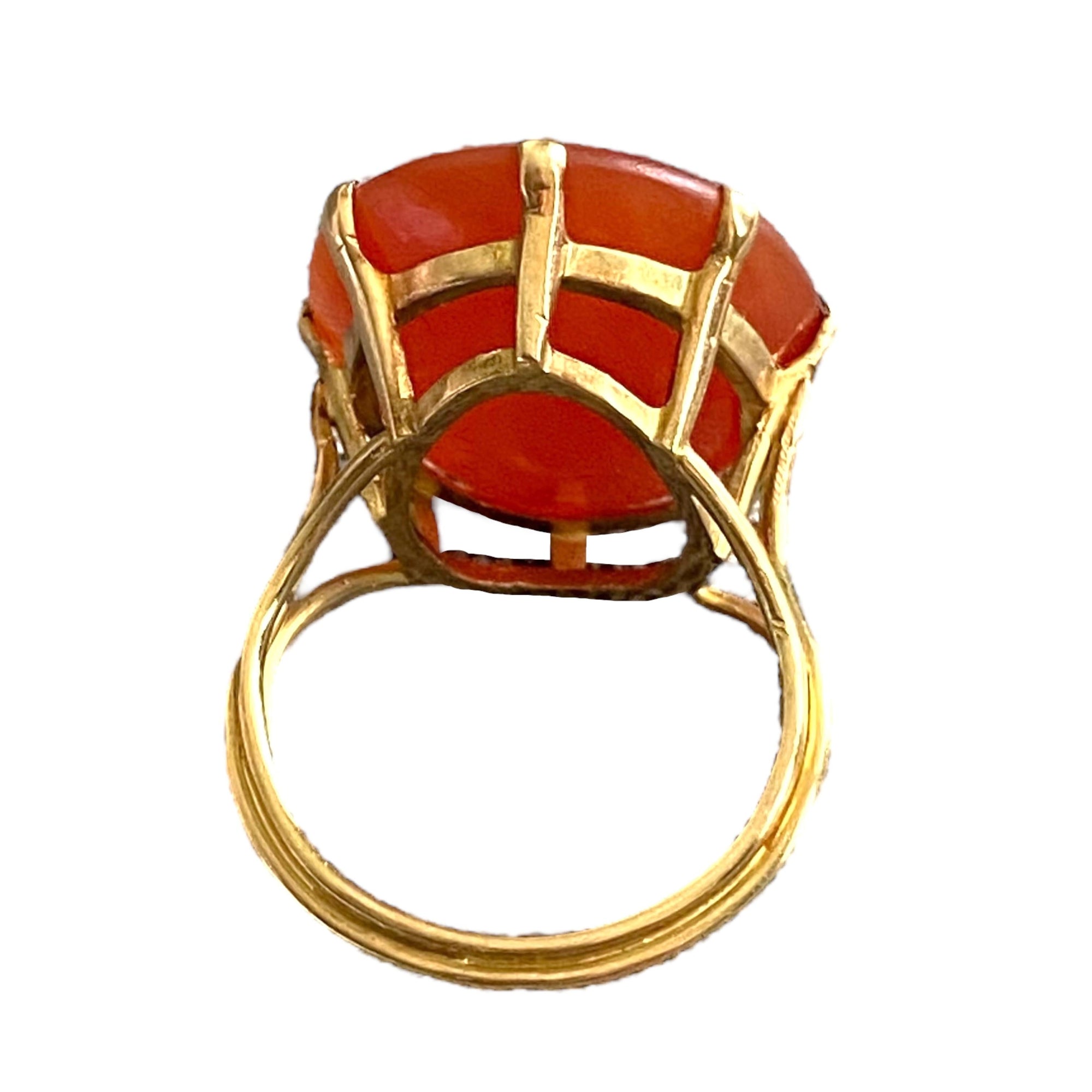 Vintage 18K Carnelian Crest Intaglio Seal Ring