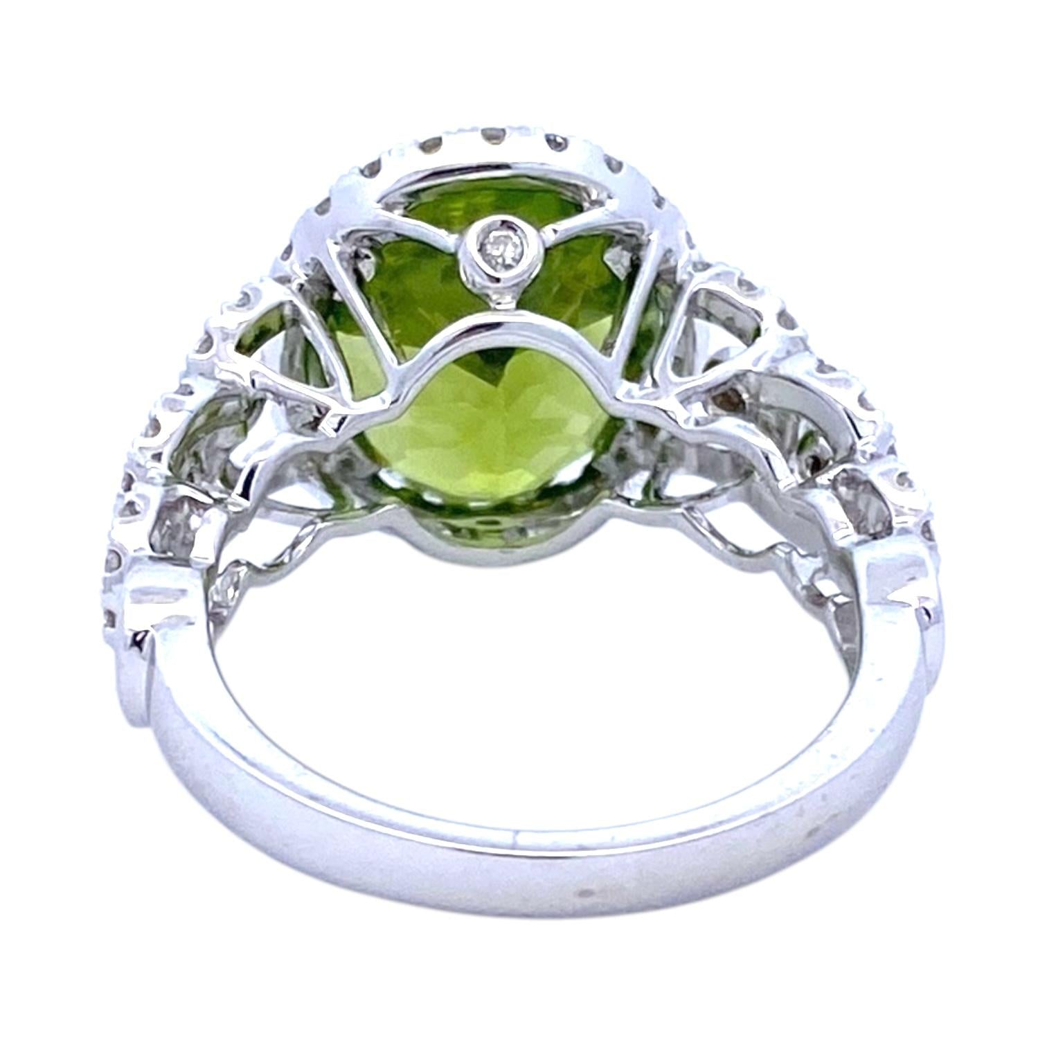 18K White Gold Peridot & Diamond Ring