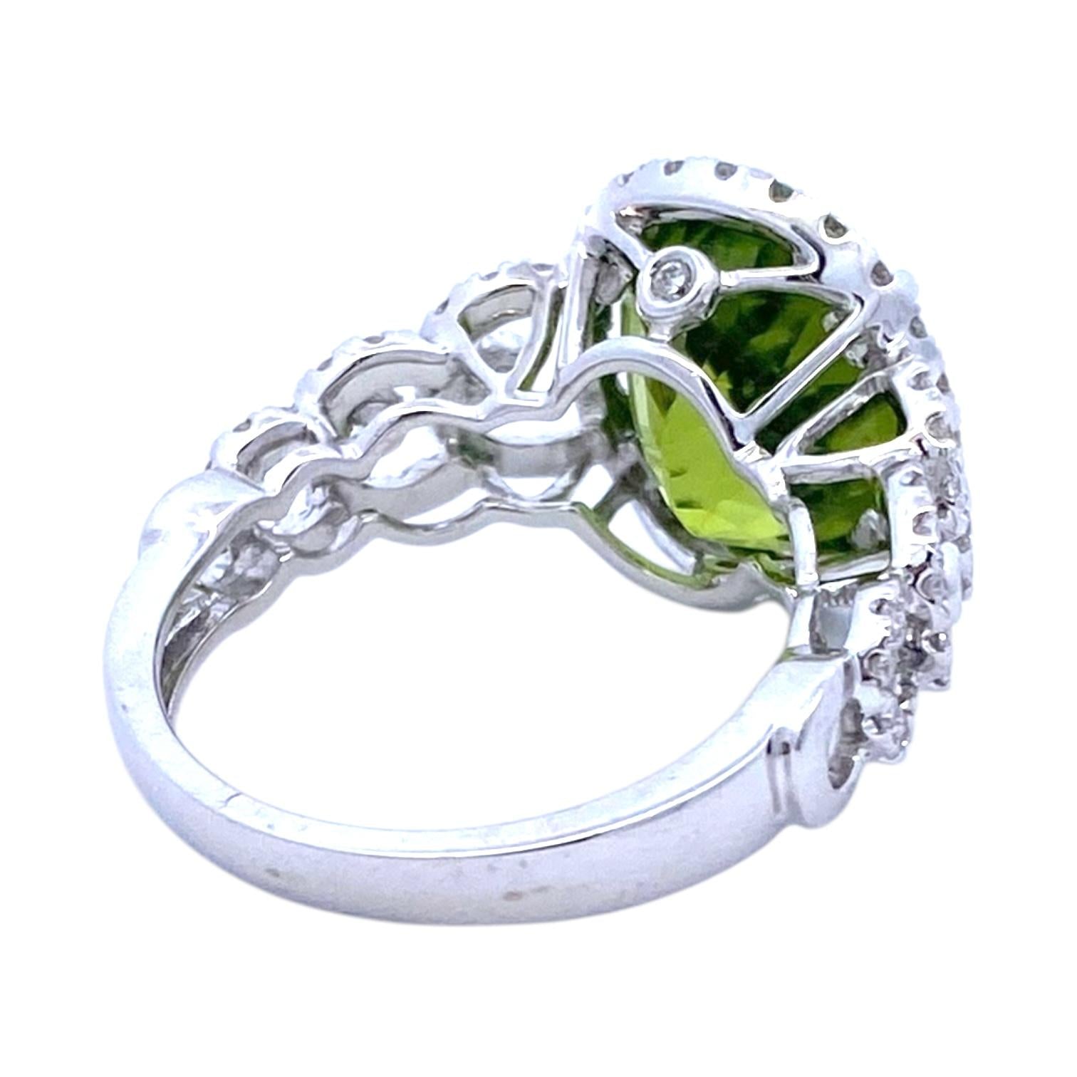 18K White Gold Peridot & Diamond Ring