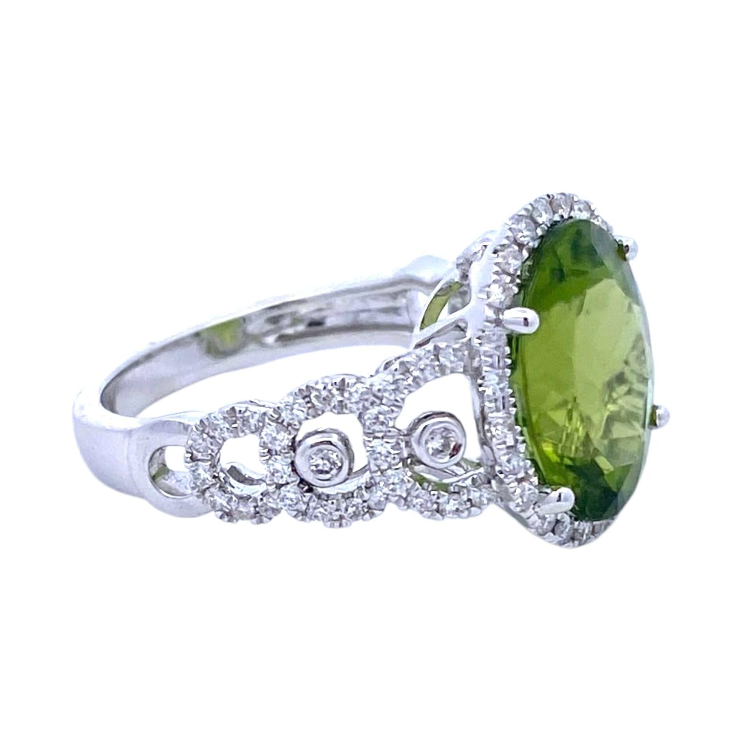 18K White Gold Peridot & Diamond Ring