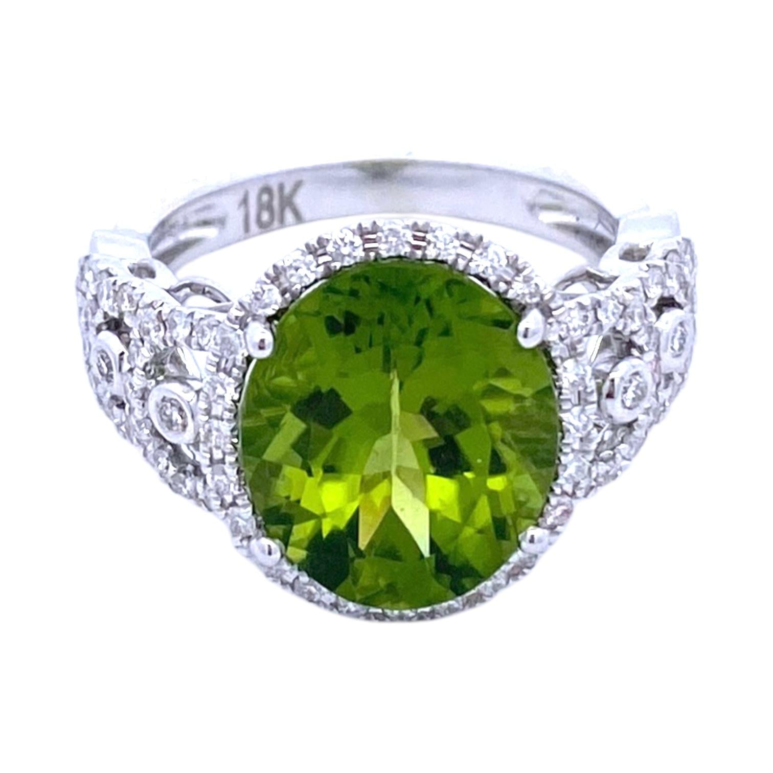 18K White Gold Peridot & Diamond Ring