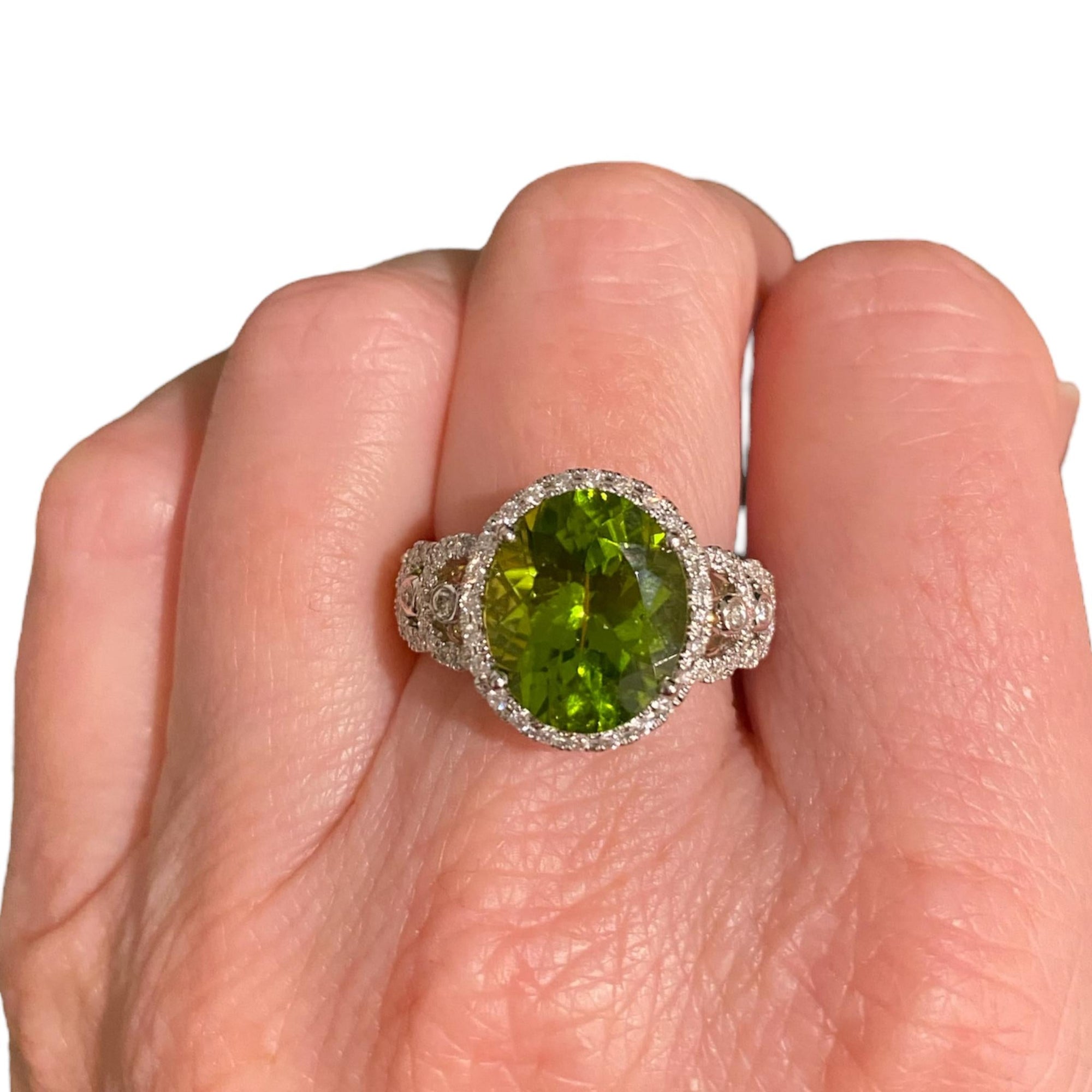 18K White Gold Peridot & Diamond Ring