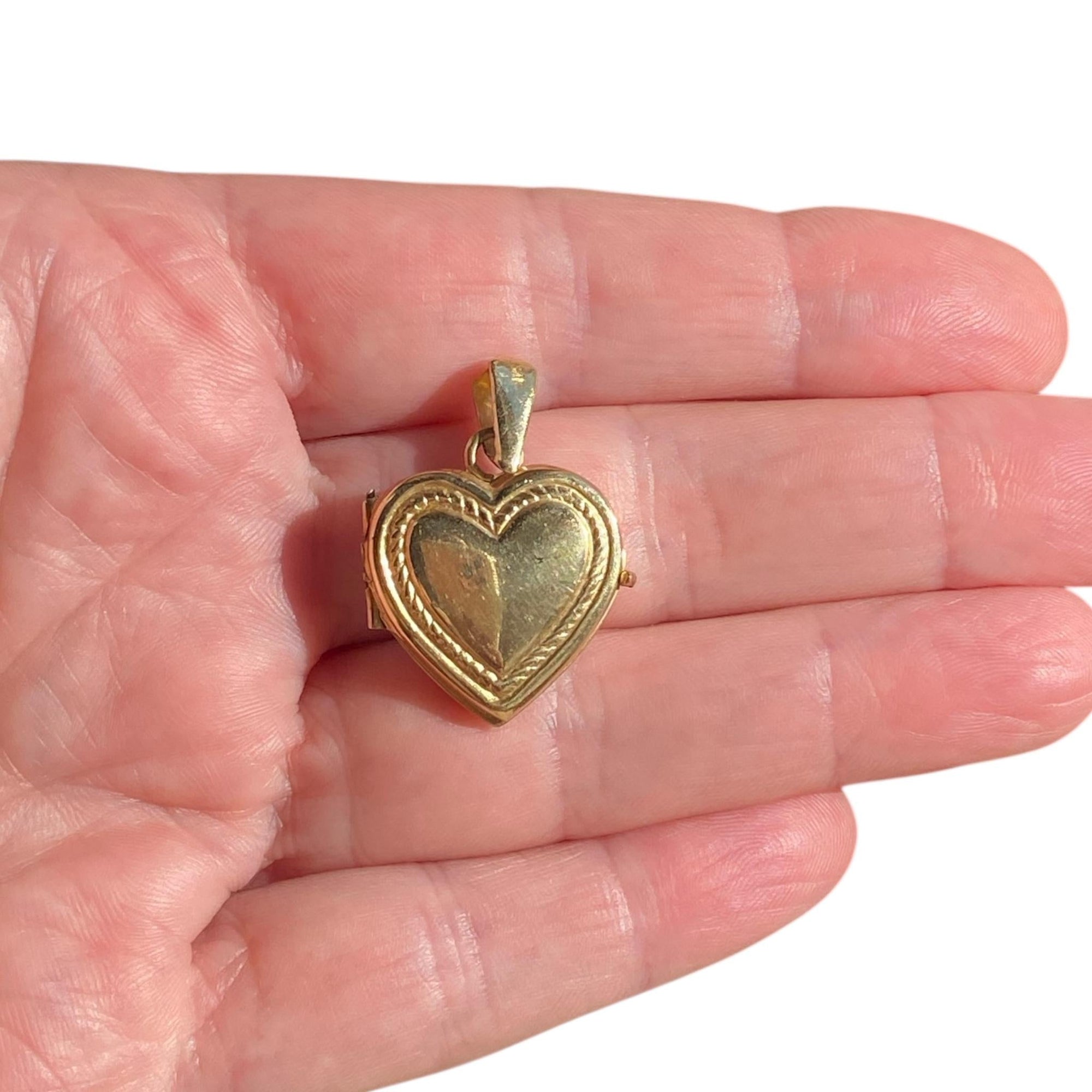 Vintage 14K Yellow Gold Heart Locket Pendant