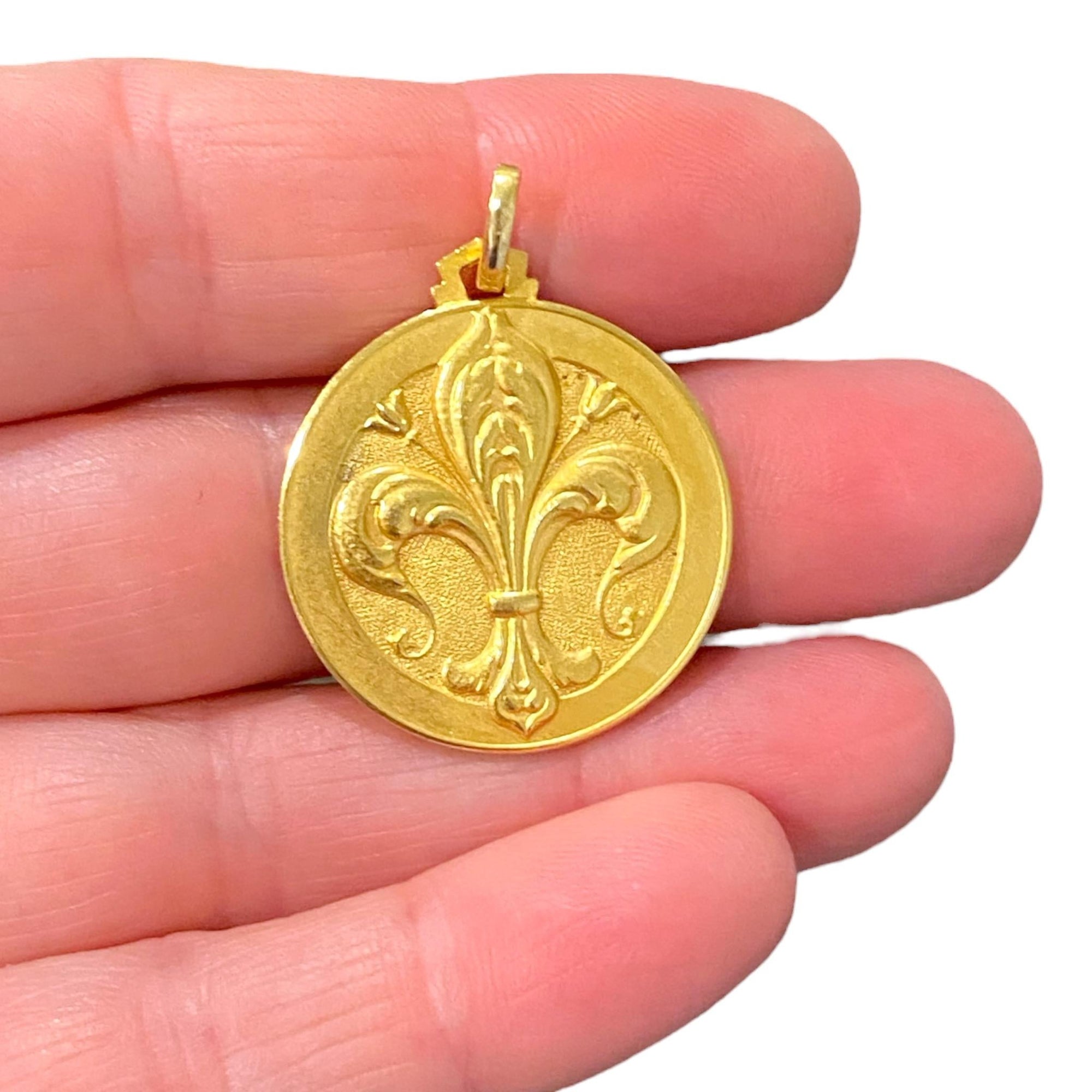 Vintage 18K Yellow Gold Pendant Fleur-De-Lis Pendant