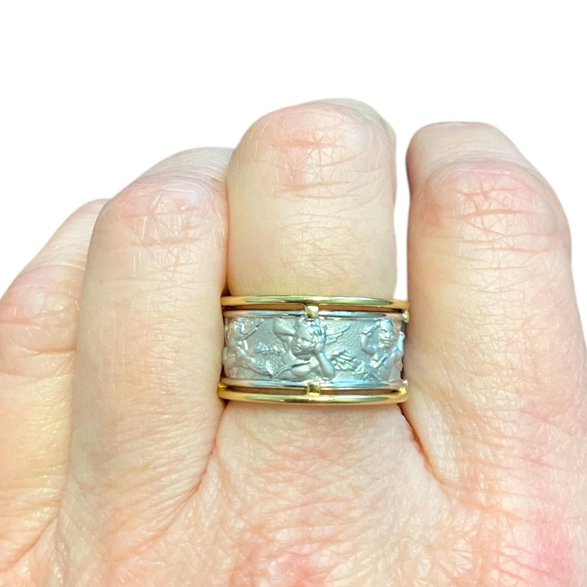 Carrera Y Carrera La Ronde Angels 18K Gold Band