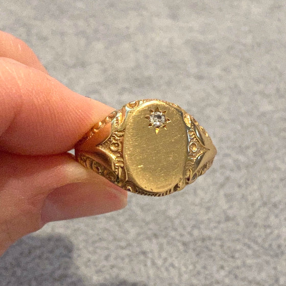 Vintage 14K Yellow Gold Diamond Set Oval Signet Ring Size 10