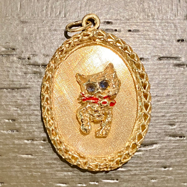 Vintage 14K Yellow Gold Oval Cat Charm Pendant