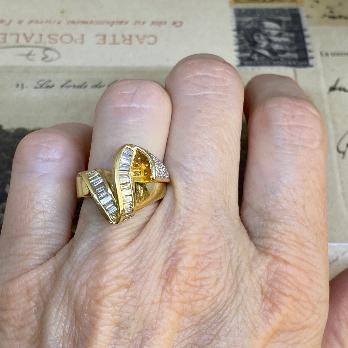 Vintage 14K Yellow Gold Stylish Diamond Ribbon Ring