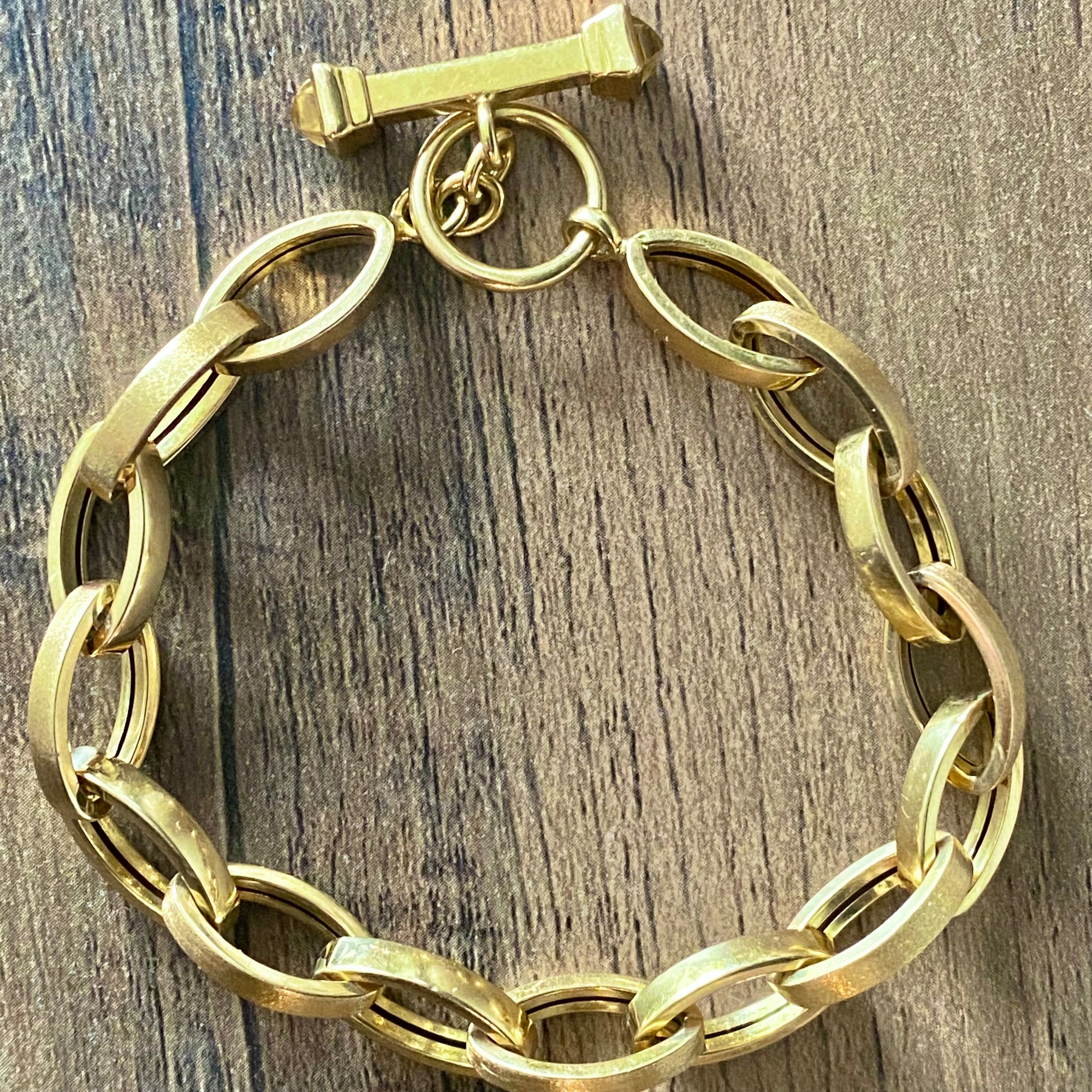 Signature Minima Bee Gold Toggle Bracelet